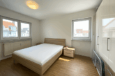 Schlafen - 3-Zimmer-Wohnung mit idealem Schnitt, Loggia und Stellplätzen in ruhiger und dennoch zentraler Lage von Lauf