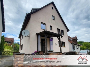 Preiswertes Zweifamilienhaus in Simmelsdorf/Hüttenbach mit Garten und Nebengebäuden, 91245 Simmelsdorf, Haus