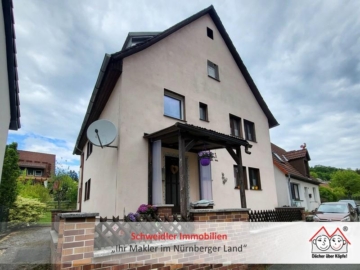 Preiswertes Zweifamilienhaus in Simmelsdorf/Hüttenbach mit Garten und Nebengebäuden, 91245 Simmelsdorf, Haus