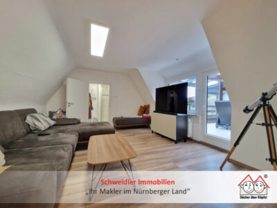 Nest für 2! Top 3,5-Zimmer-DG-Wohnung mit Wintergarten und Gartenanteil in Schwaig-Behringersdorf, 90571 Schwaig / Behringersdorf, Dachgeschosswohnung