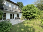 Terrasse - Immer ein Blick ins Grüne: Modernes Einfamilienhaus (Bj. 2005) mit herrlichem Garten in ruhiger Lage von Ottensoos
