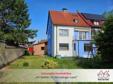 Großzügige Doppelhaushälfte zum Sanieren in Neunkirchen sucht kreative Köpfe, 91233 Neunkirchen, Haus