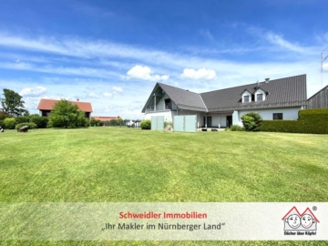 Groß & modern – XXL-Einfamilienhaus (Bj. 2006) mit 1.900 m² Grund und Doppelgarage in Krottensee, 91284 Neuhaus-Krottensee, Einfamilienhaus