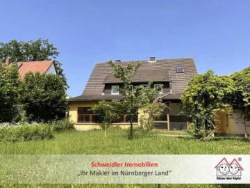 Traumgrundstück am Wiesengrund: Großzügiges Familienhaus mit großem Traumgarten in Rückersdorf, 90607 Rückersdorf, Einfamilienhaus