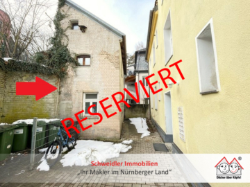 Sanierungsbedürftige Tiny House-Wohnung in zentraler Lage von Lauf!, 91207 Lauf, Wohnung