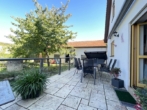 Terrasse - Wie ein Haus am See: Einfamilienhaus (Bj. 1993) mit Traumgarten und Garage in Lauf-Kuhnhof