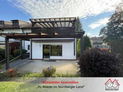 Entdecke die Möglichkeiten: Gepflegtes 2-Familienhaus mit teilausgebautem DG und DoGa in Fürth-Vach, 90768 Fürth, Zweifamilienhaus