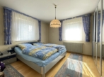 OG Schlafen - 3 Wohnungen, 1 Haus, attraktiver Preis: Gepflegtes 3-Familienhaus mit Garage in Röthenbach