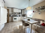 OG Küche - 3 Wohnungen, 1 Haus, attraktiver Preis: Gepflegtes 3-Familienhaus mit Garage in Röthenbach