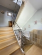 Treppenhaus - 3 Wohnungen, 1 Haus, attraktiver Preis: Gepflegtes 3-Familienhaus mit Garage in Röthenbach