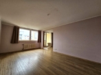 Wohnen Bild 2 - WOW! Top gepflegte 3-Zimmer-Eigentumswohnung mit Loggia, Einbauküche & Lift im Südosten von Nürnberg