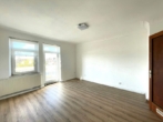 Wohnzimmer - Altbau-Charme mit Potenzial: 2,5-Zimmer-Wohnung mit zwei Balkonen in Nürnberg (4. OG ohne Lift)