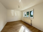 Schlafzimmer - Helle 2-Zimmer-Wohnung mit Wintergartenbalkon und Außenstellplatz in Rückersdorf