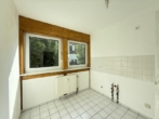 Küche - Helle 2-Zimmer-Wohnung mit Wintergartenbalkon und Außenstellplatz in Rückersdorf