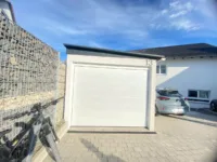 Garage und Stellplatz