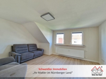 Einziehen & Wohlfühlen: Gemütliches 3-Zimmer-Dachgeschossjuwel mit EBK u.v.m. in Lauf-Kotzenhof, 91207 Lauf, Wohnung