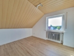 Kind - Einziehen & Wohlfühlen: Gemütliches 3-Zimmer-Dachgeschossjuwel mit EBK u.v.m. in Lauf-Kotzenhof