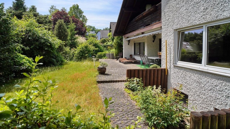 Garten mit Terrasse