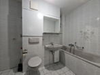 Bad - Ihr Platz zum Wohlfühlen: 3,5-Zimmer-Loggiawohnung mit Garage & EBK in Nürnberg-Kleinreuth zur Miete