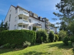 Haus Außenansicht - Ihr Platz zum Wohlfühlen: 3,5-Zimmer-Loggiawohnung mit Garage & EBK in Nürnberg-Kleinreuth zur Miete