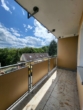 Balkon Küche - Großzügig Wohnen mit Ausblick: 2,5-Zimmer-Wohnung mit XXL-Balkonterrasse in Gräfenberg