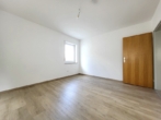 Schlafen - Großzügig Wohnen mit Ausblick: 2,5-Zimmer-Wohnung mit XXL-Balkonterrasse in Gräfenberg