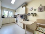 EG Küche - Baujahr 2000 trifft rund 160 m² Wohnfläche – Reiheneckhaus mit Carport in Rückersdorf-Strengenberg