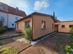 Außenansicht Bild 2 - Charmanter, teilsanierter Bungalow in Neunkirchen mit Garage – ideal für Singles, Paare & Kleinfamilien