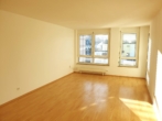 Wohnzimmer - Großer Sonnenbalkon, 2 Bäder, Bj. 2001! Moderne 3-Zimmer-Wohnung mit TG-Stellplatz in Nürnberg-Herrnhütte