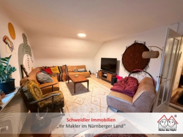Zentrale 4-Zimmer-Dachgeschosswohnung mit viel Platz in Schwaig bei Nürnberg, 90571 Schwaig, Wohnung
