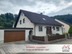 Hausansicht mit Garage - Familienglück in Hartmannshof: Großzügiges Haus mit Garage, Sauna & Kamin zur Miete