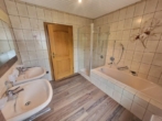Bad EG - Familienglück in Hartmannshof: Großzügiges Haus mit Garage, Sauna & Kamin zur Miete