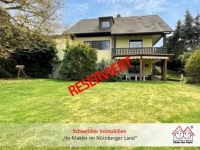 Gartentraum auf über 1.000 m²! Einfamilienhaus mit Doppelgarage im beliebten Ortsteil Lauf-Schönberg, 91207 Lauf-Schönberg, Einfamilienhaus zum Kauf