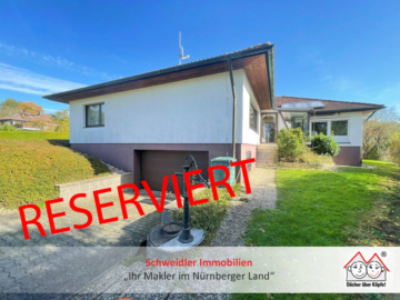 Herrlich gelegener Bungalow mit Doppelgarage, Schwimmbad, 4 Bädern u.v.m. in Simmelsdorf, 91245 Simmelsdorf, Einfamilienhaus