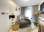 Ankleideraum - Ein Zuhause mit Herz – Stilvolles Reihenmittelhaus mit Garage in familienfreundlicher Lage von Lauf