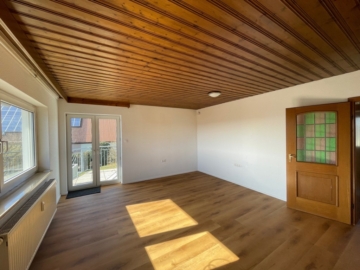 Natur pur! Schöne 2-Zimmer-Balkon-Wohnung mit Einbauküche & Garagenstellplatz in Sollenberg, 91322 Gräfenberg, Wohnung