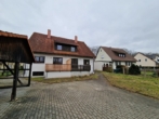 Hausansicht 2 - Platz für alle! Gepflegte Doppelhaushälfte mit Carport u.v.m. in zentraler Lage von Uttenreuth