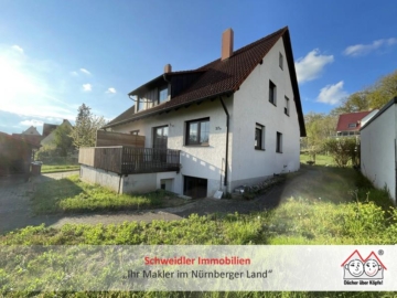 Platz für alle! Gepflegte Doppelhaushälfte mit Carport u.v.m. in zentraler Lage von Uttenreuth, 91080 Uttenreuth, Haus