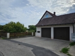 Außenansicht Bild 2 - Idyllisch wohnen am Rande von Lauf: Tolle 2,5-Zimmer-EG-Wohnung mit Gartenanteil & Garage