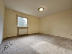 Schlafzimmer - Idyllisch wohnen am Rande von Lauf: Tolle 2,5-Zimmer-EG-Wohnung mit Gartenanteil & Garage
